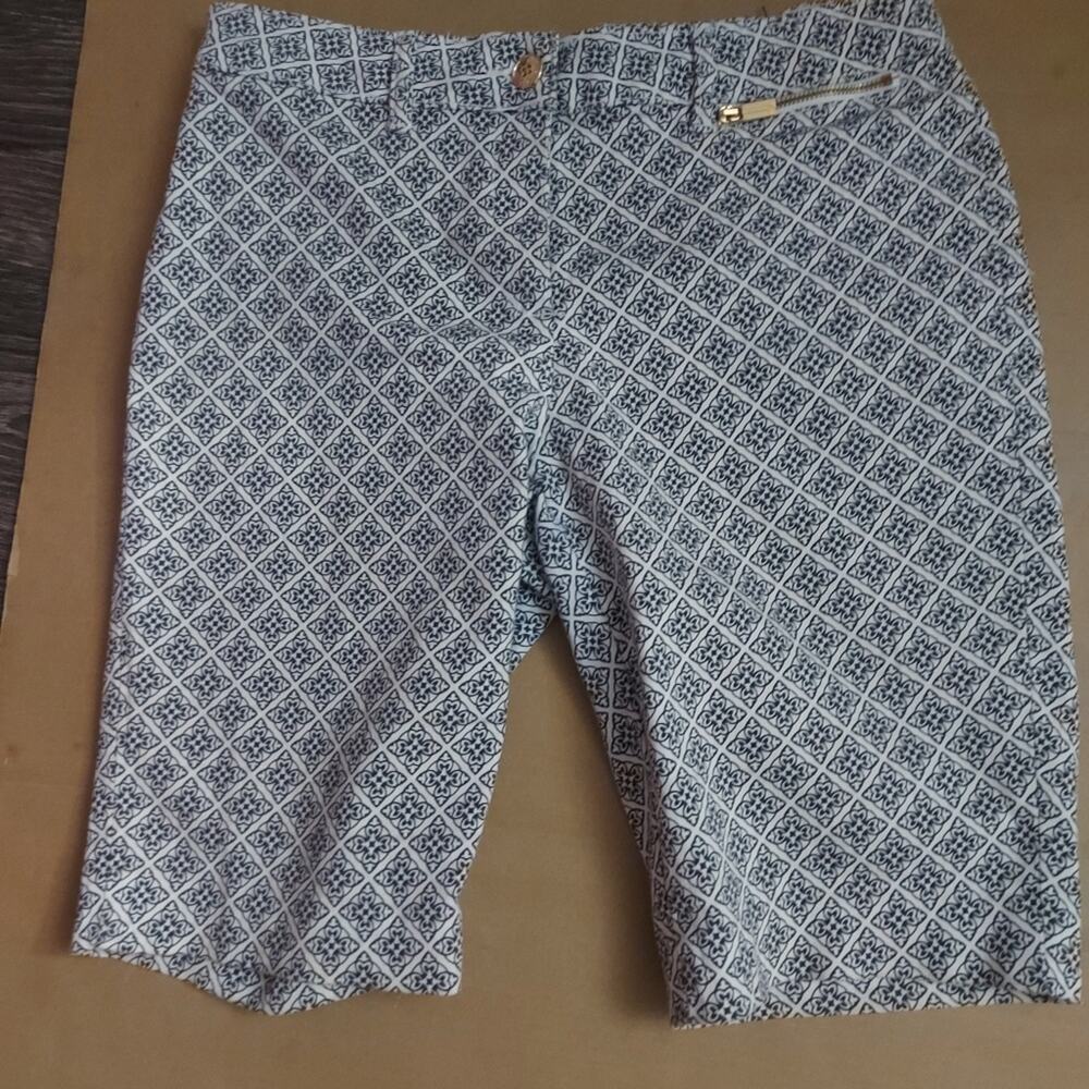 Jones New York Signature Stretch Bermuda Short Black/White 4P Casual Classic